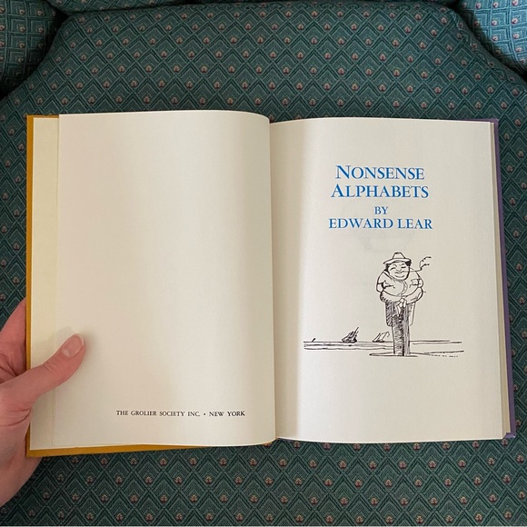 Dandelion Library Book; Best Loved Fables of Aesop & Nonsense Alphabets. - Picture 7 of 13